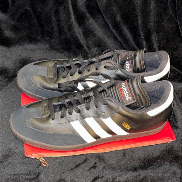 Adidas SAMBAS Black and White INDOOR SOCCER SHOES - Picture 6 of 17